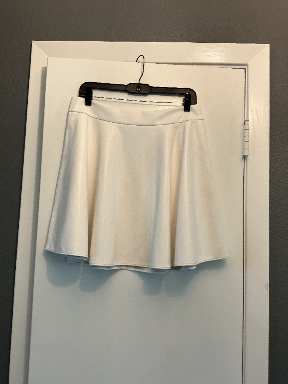 Flirty Alice and Olivia Faux Leather Mini Skirt White Size 12